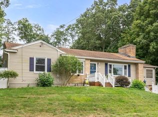 19 Catalina Dr, Springfield, MA 01128
