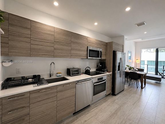 2nd image of 121 NE 34th St #L601