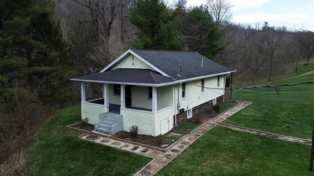 104 Lilac Lane photo 1