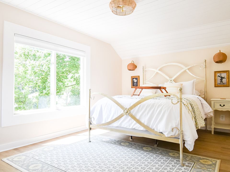 Bedroom #1 (Upstairs)