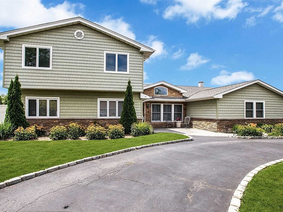 1st image of 8 Seaway Dr