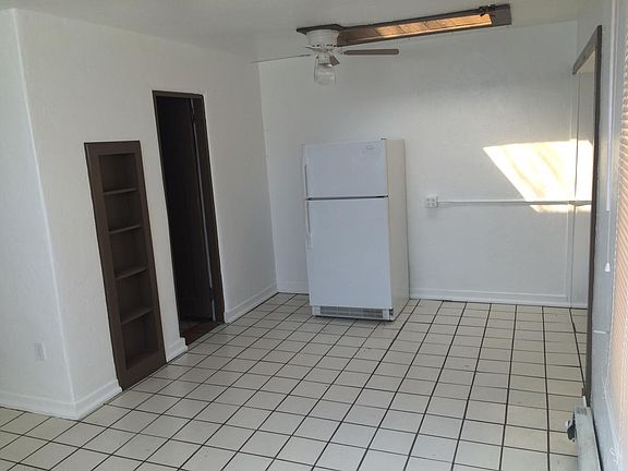 3rd image of 307 Buena Vista Dr SE #E