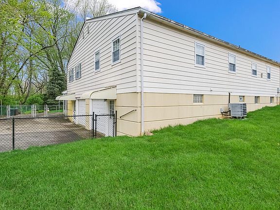 3rd image of 7837 Lawndale Ave