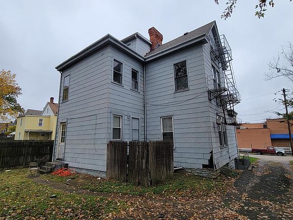 4th image of 2047 Lawrence Ave
