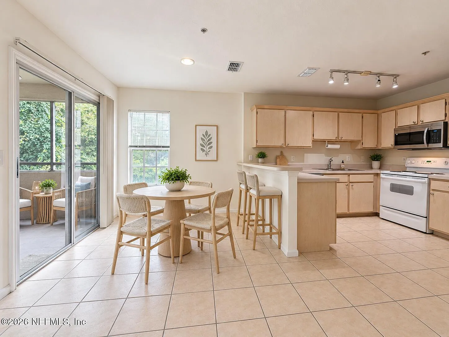 2 bed, 2.0 bath, 1156 sqft, $1,875 — Photo 2