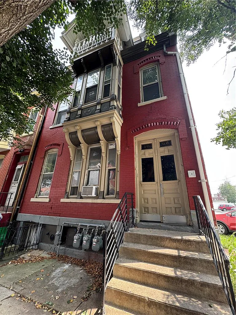 2 bed, 1.0 bath, 1200 sqft, $1,600 — Photo 1