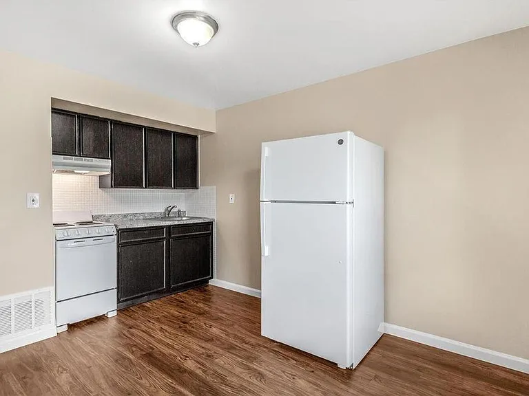 1255 Cunningham Ave #8 — Photo 5