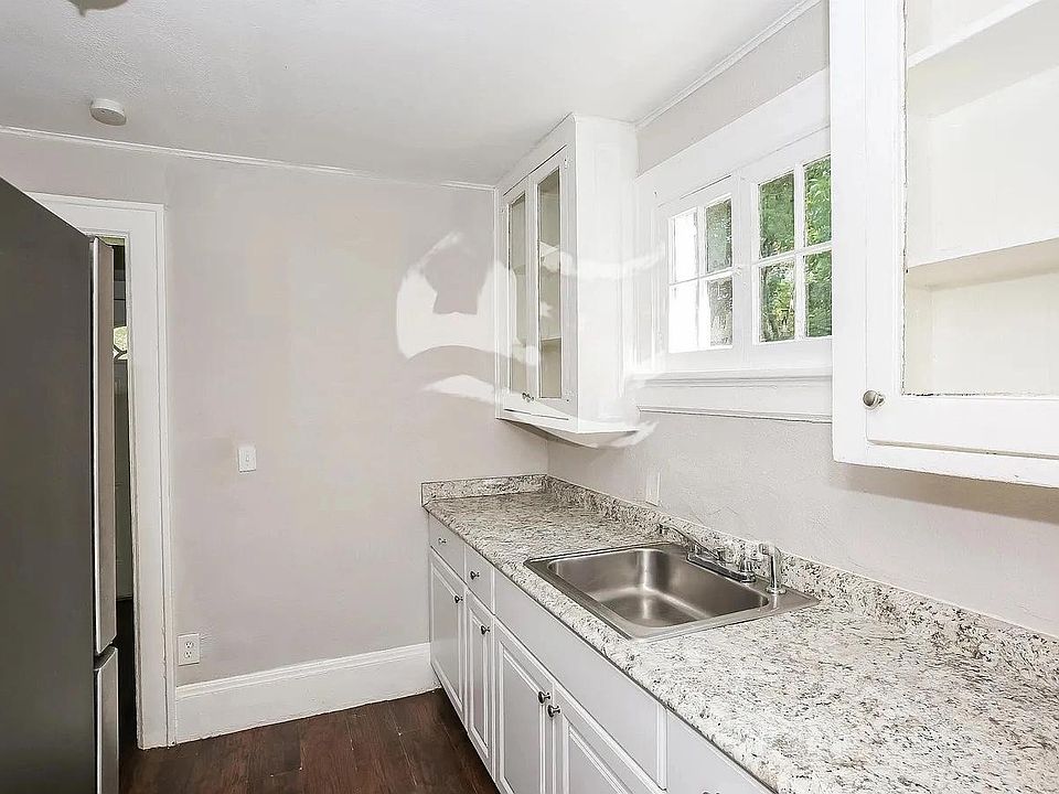2nd image of 904 E 9th Ave