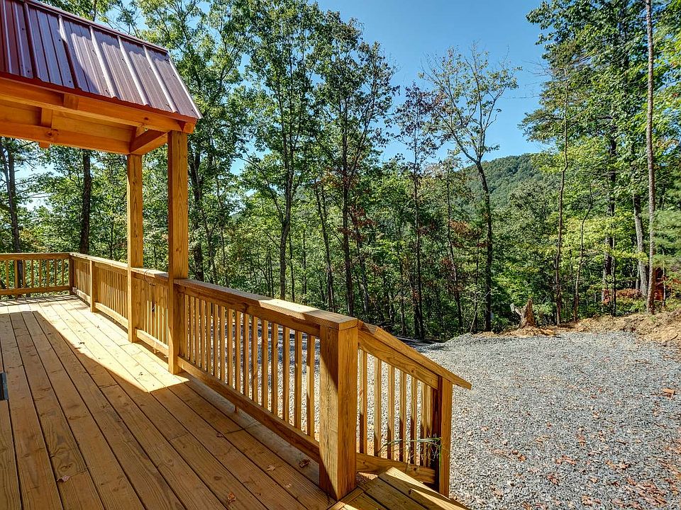 2nd image of 12 Copper Leaf Dr