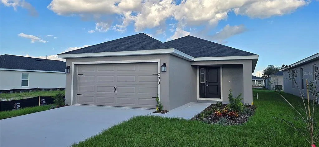 3 bed, 2.0 bath, 1479 sqft, $2,400 — Photo 1