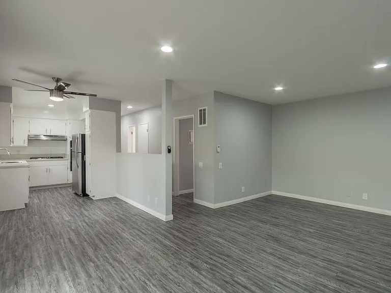 1527 Yale St #6 — Photo 14