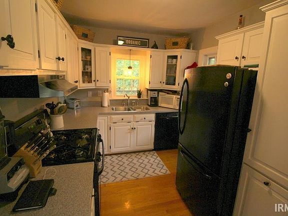 4th image of 850 Rose St