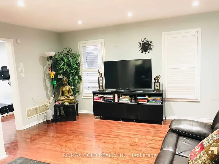 10 Palleschi Dr #UPPER — Photo 4