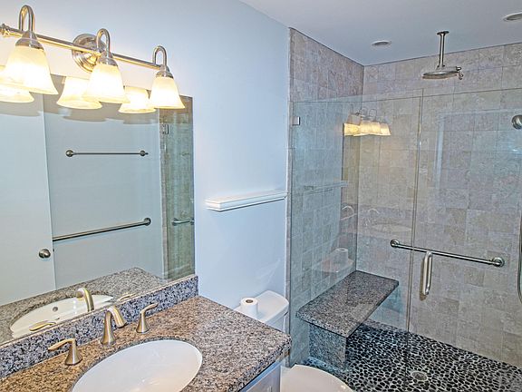 5th image of 309 NE 7th Ave APT A