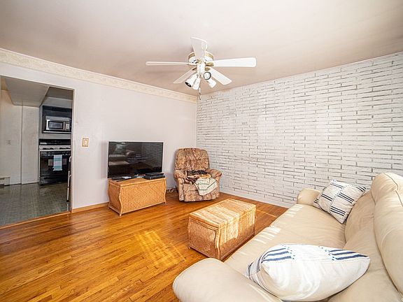 3rd image of 317 Ferndale Ct