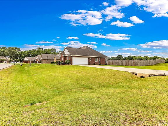 2nd image of 46 Jennifer Ln