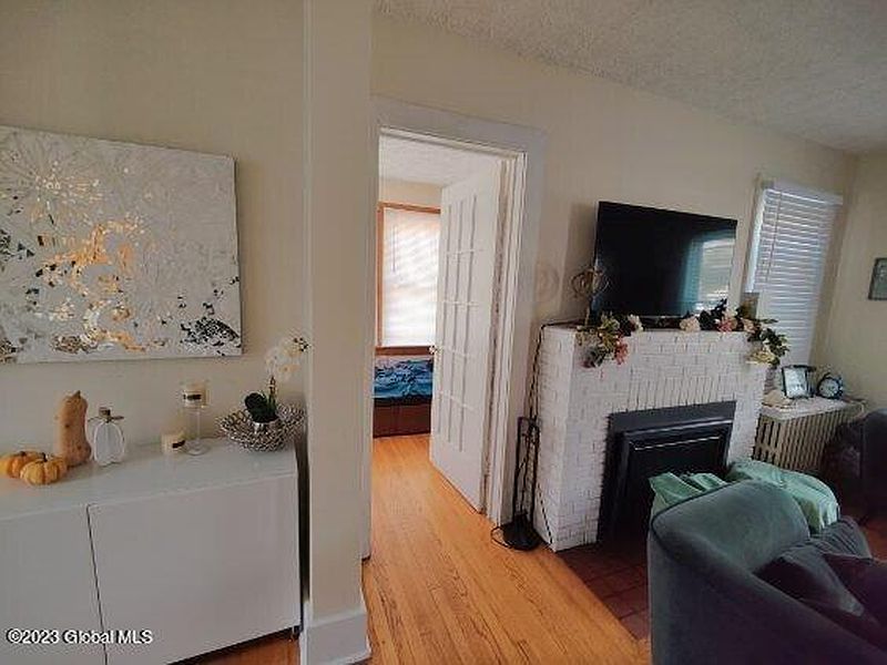 4th image of 31 Euclid Avenue