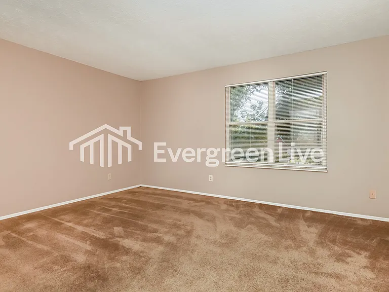 2465 Cross Village Dr — Photo 8