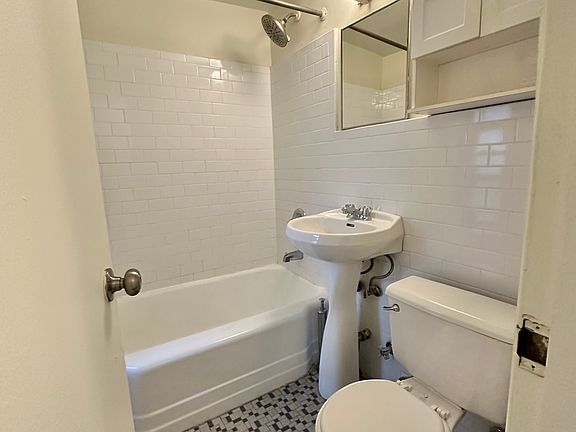 5th image of 108 Perry St APT 4C