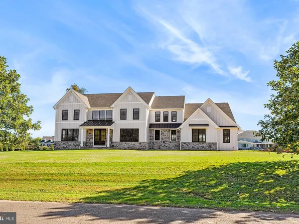 53 Belamour Dr, Washington Crossing, PA 18977