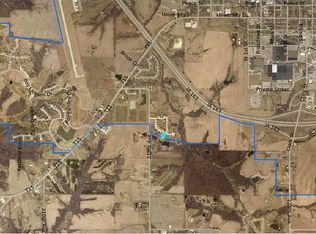 707 Country Side Ln, Pella, IA 50219