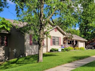 2210 Sunset Dr, Reedsburg, WI 53959