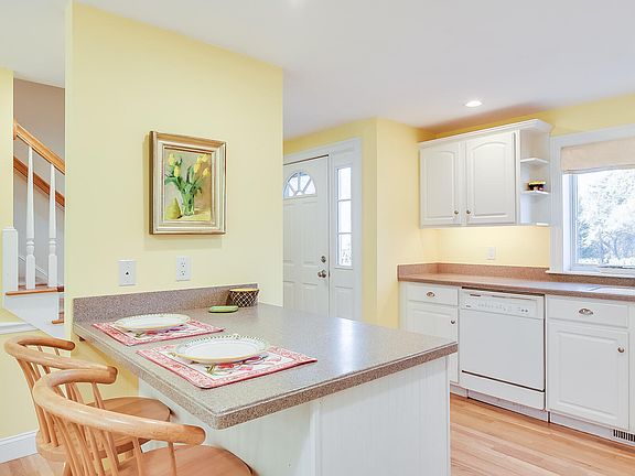 5th image of 850 W Falmouth Highway #7U