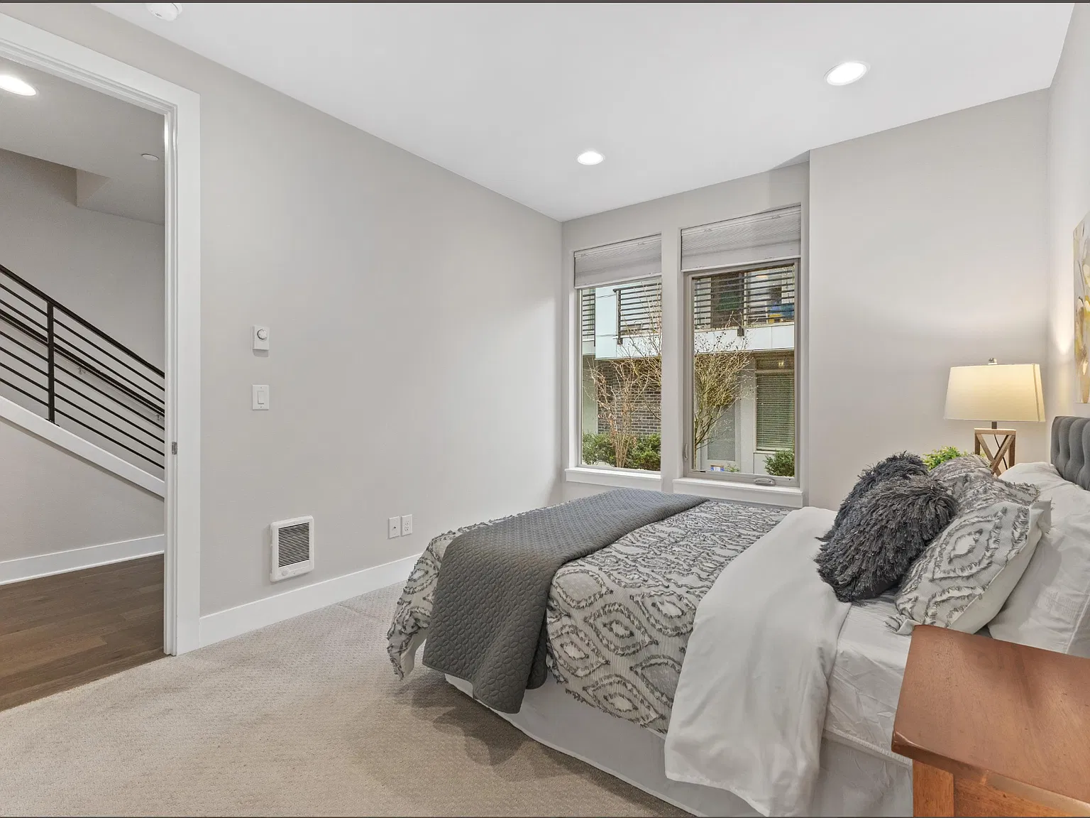 4 bed, 3.5 bath, 2209 sqft, $4,900 — Photo 4
