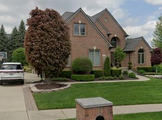 5933 Lakepoint Ct, Washington, MI 48094