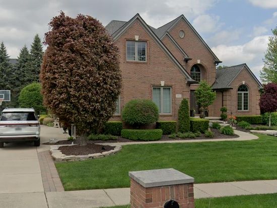 5933 Lakepoint Ct, Washington, MI 48094