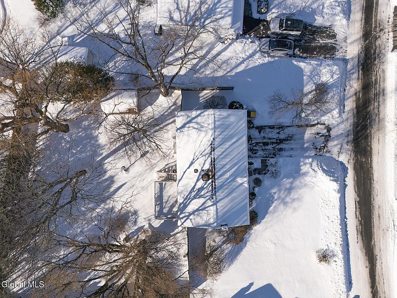 3rd image of 8 Sherbrook Drive