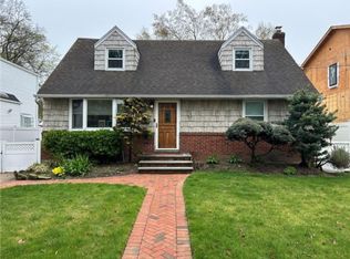 2191 Maple St, Wantagh, NY 11793