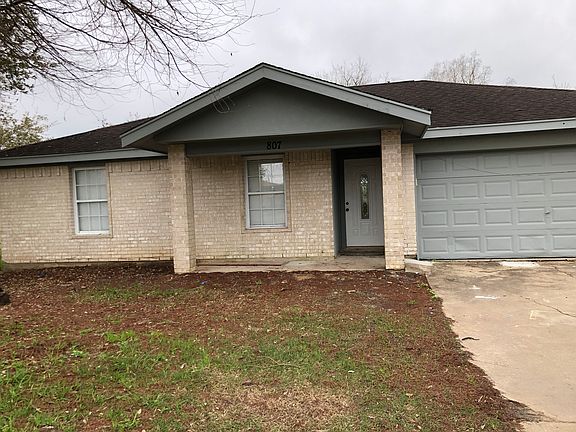 2nd image of 807 Temple Cir
