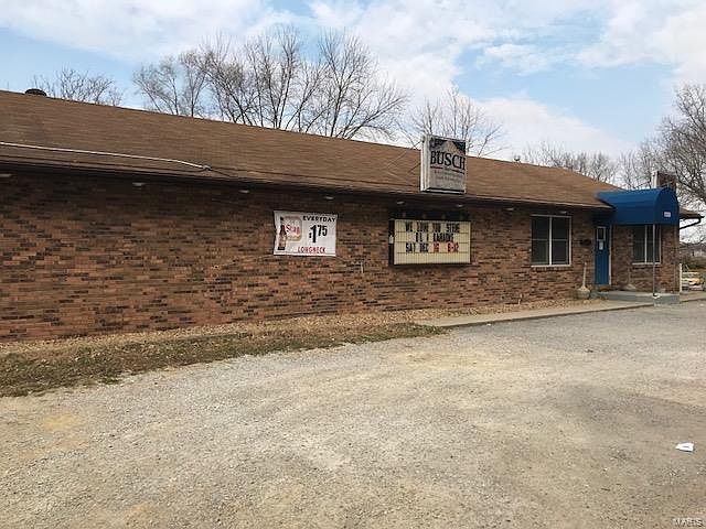 2nd image of 1050 S Main St