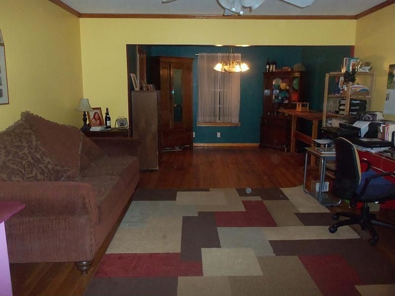 2nd image of 214 S Lois Ln