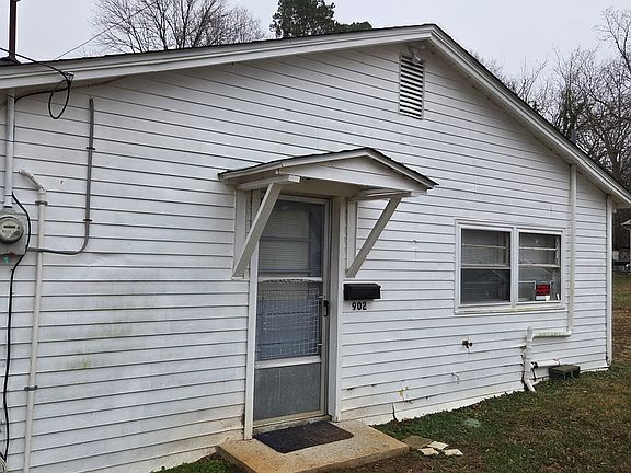 3rd image of 902 Eastwood Dr