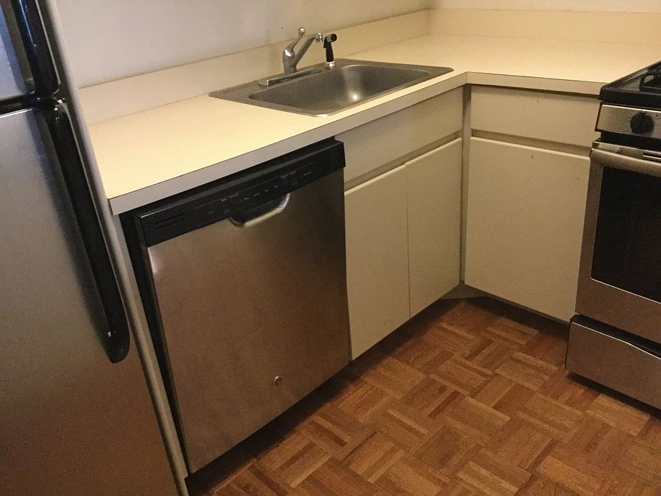 2nd image of 990 Avenue Of The Americas APT 5H