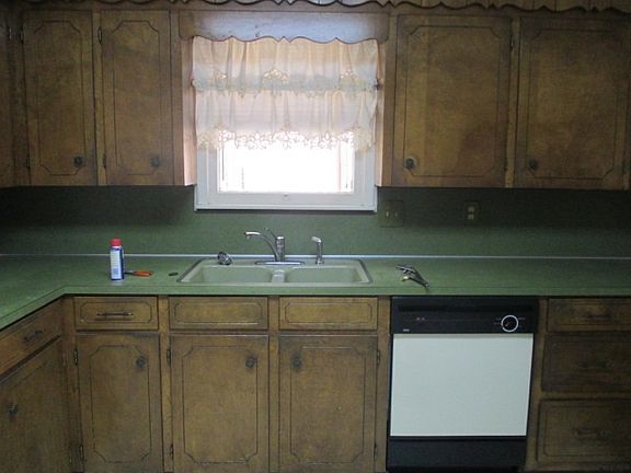 3rd image of 1301 Richardson Dr