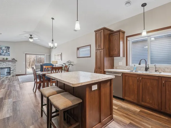 140 9th Ave NE, Isanti, MN 55040