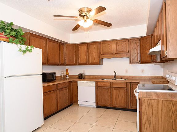 3rd image of 3590 Oberon Ave
