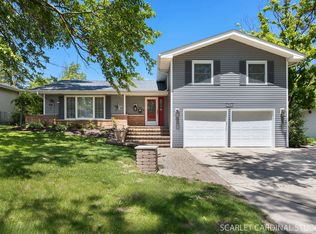 21W734 Buckingham Rd, Glen Ellyn, IL 60137