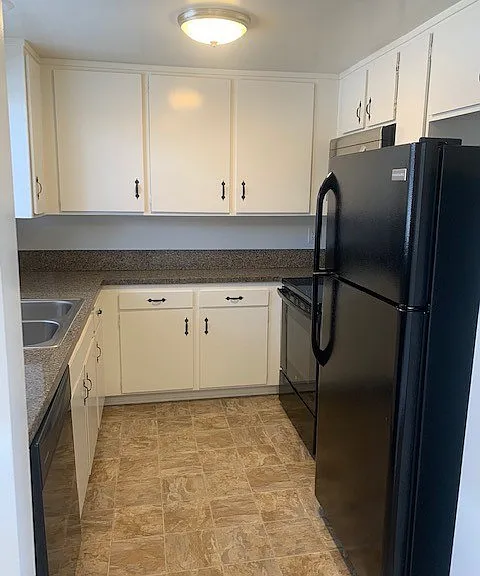 Seaview Apartments — Photo 6