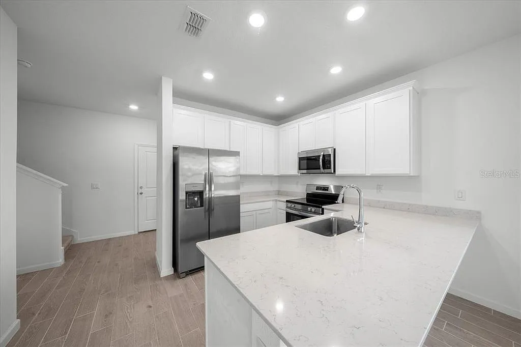 3 bed, 2.5 bath, 1828 sqft, $1,850 — Photo 4