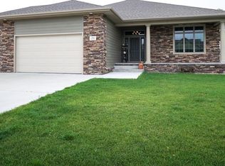 504 Redwood Rd, Grand Island, NE 68803