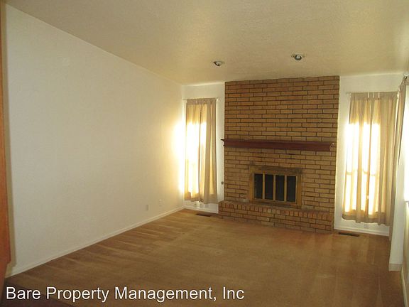 2nd image of 1914 Oakcreek Dr