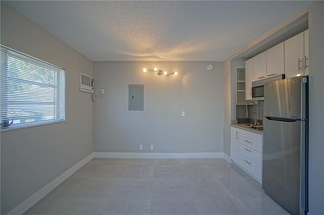 1st image of 640 NE 7th Ave #7