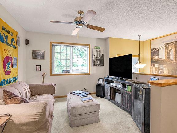 3rd image of 1056 Lovell Ave W