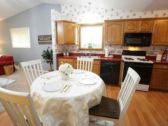 Eat in kitchen