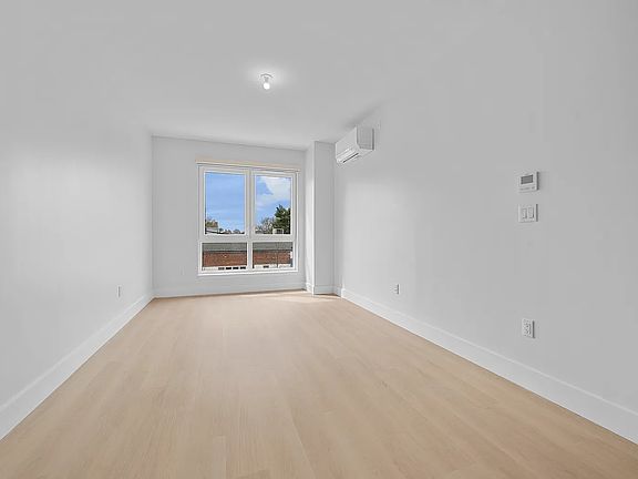 3rd image of 77-63 Vleigh Pl #311