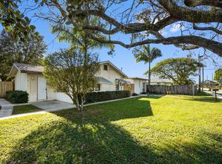 Lakewood Gardens, Palm Springs, FL 33461